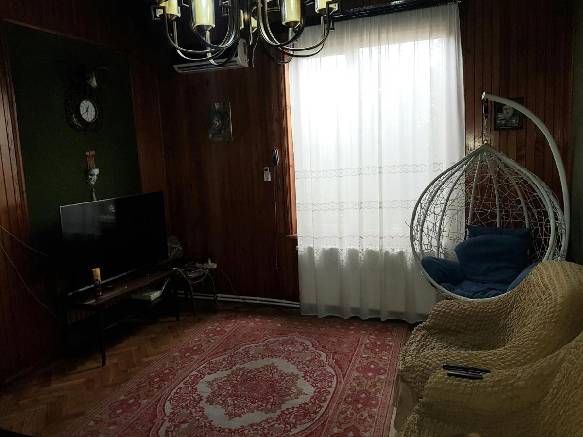 Shirim Guesthouse Zugdidi ภายนอก รูปภาพ