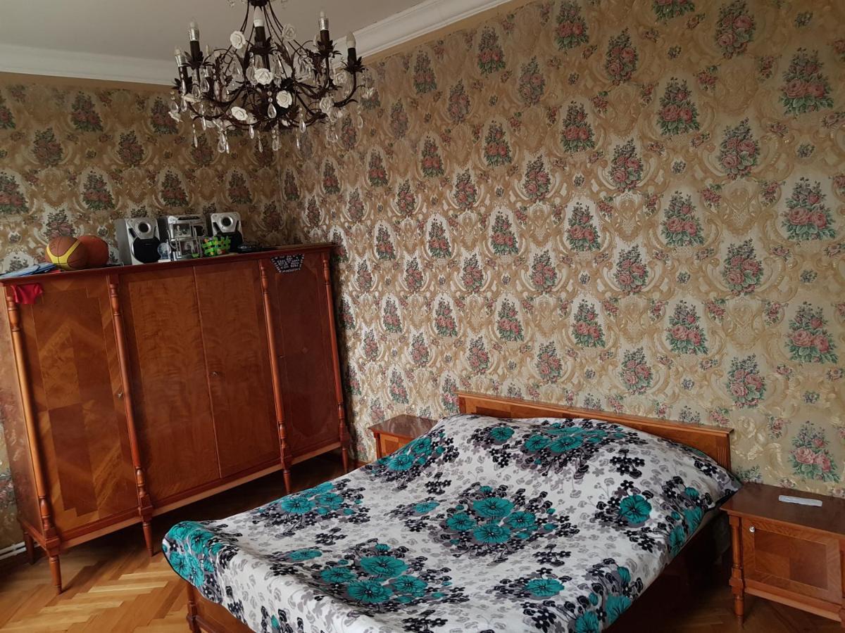 Shirim Guesthouse Zugdidi ภายนอก รูปภาพ