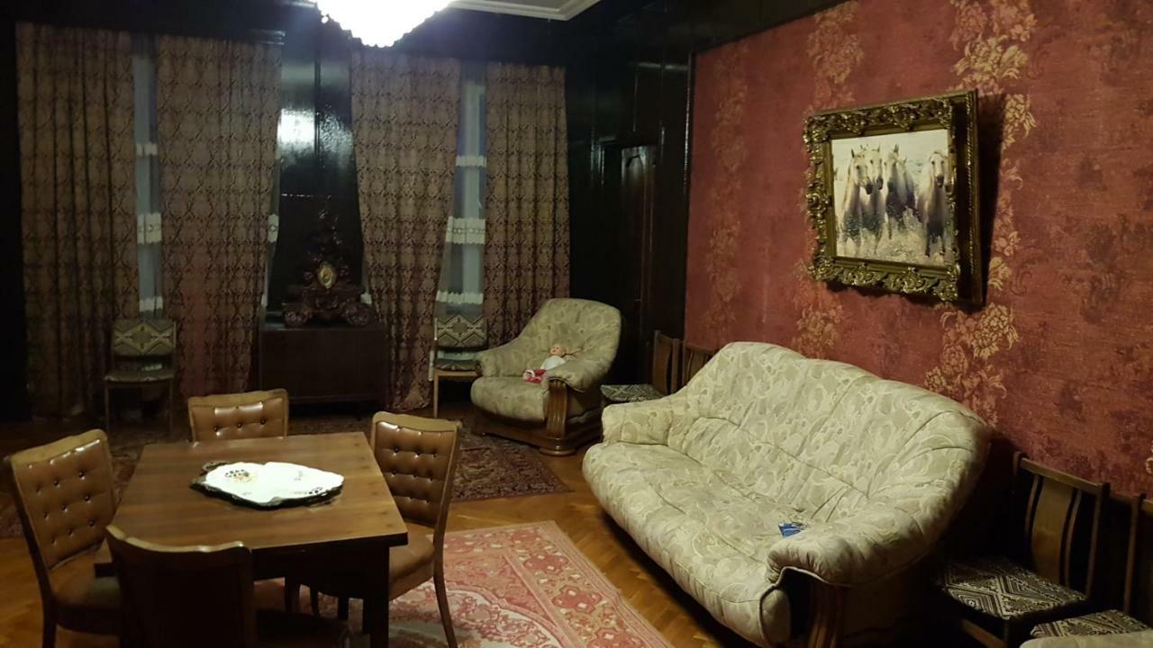 Shirim Guesthouse Zugdidi ภายนอก รูปภาพ